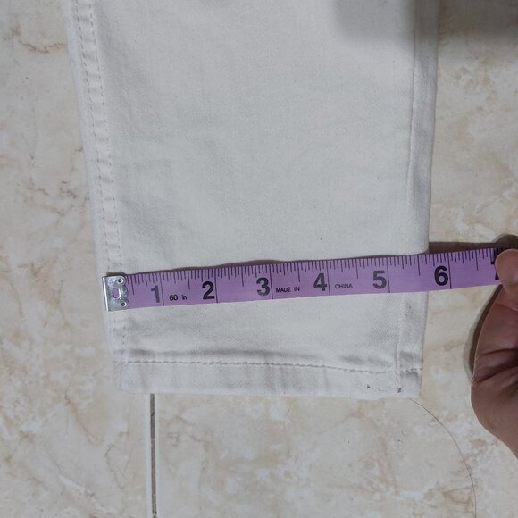 Liz Claiborne Sara Slim Leg Mid Rise Stretch Jean White 4P - Picture 8 of 12